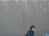 沈陽PM2.5濃度爆表 市民戴防毒面具出行