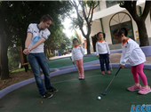 廣州貴族幼兒園最貴一年19.8萬 上課打高爾夫